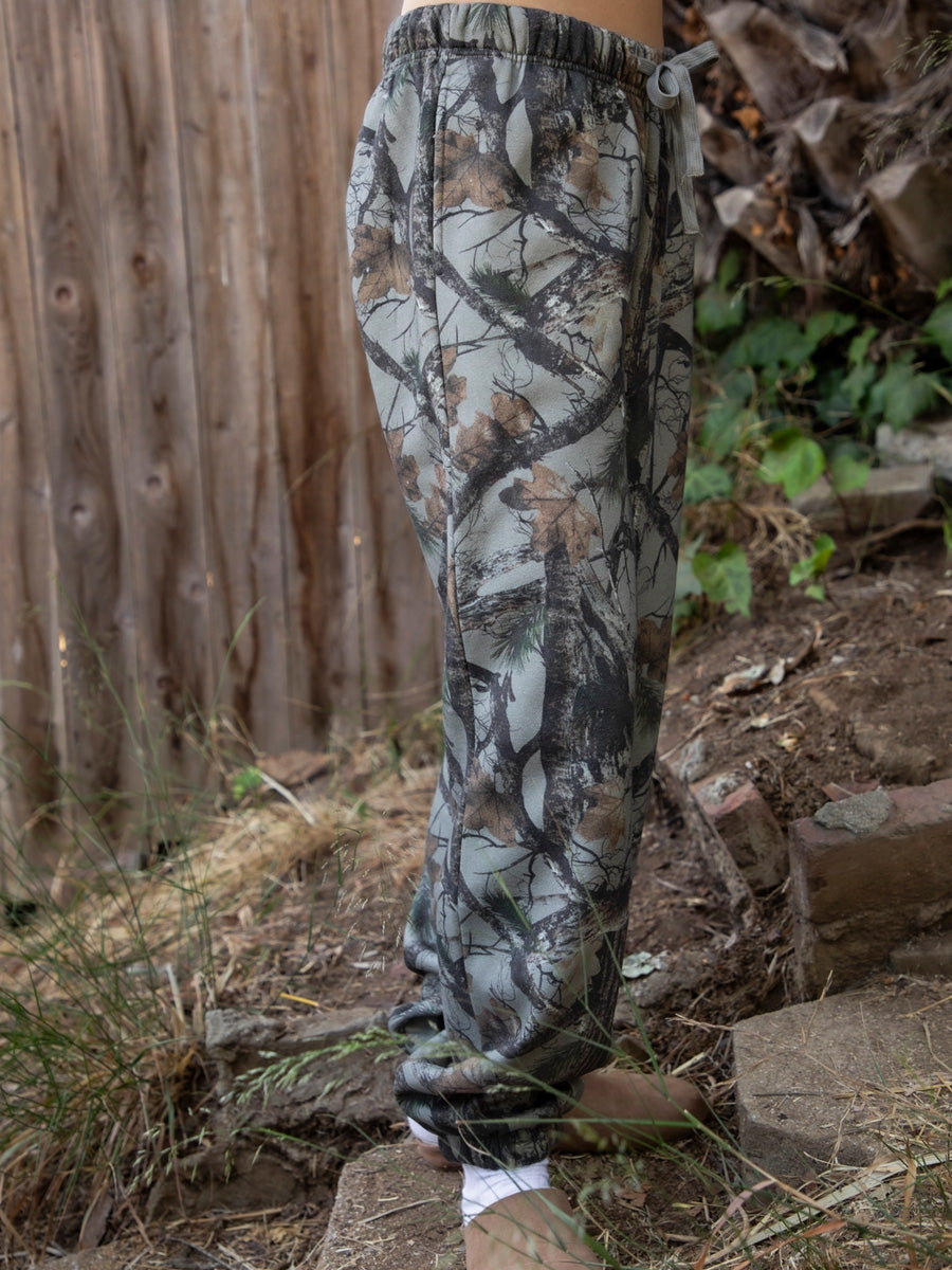 DARK WOODLAND CAMO FLEECE JOGGER PANTS - ELK