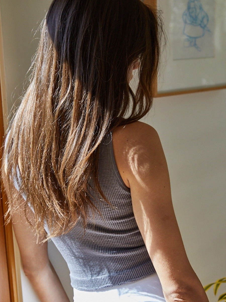 SEAMLESS SLEEVELESS REVERSIBLE TANK - CHARCOAL SHIRT -