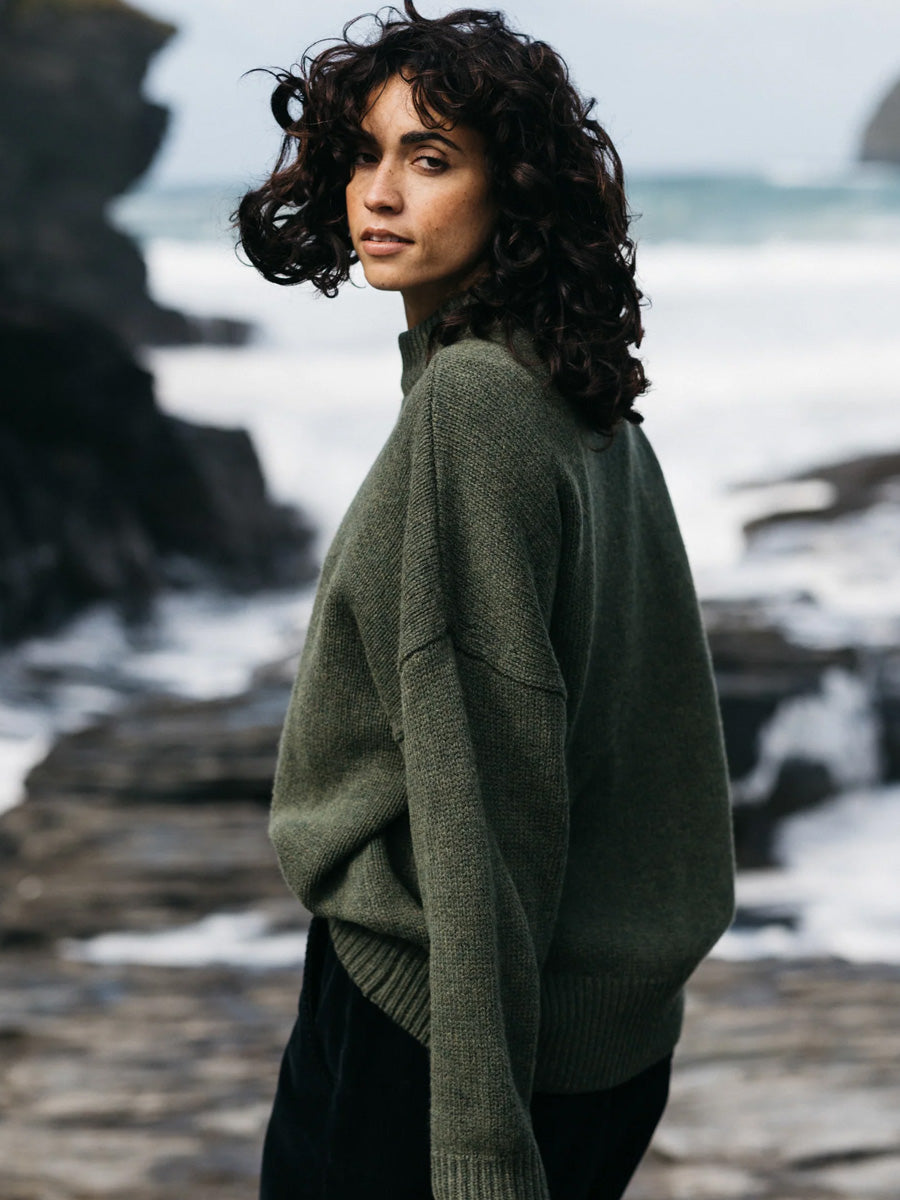 FINISTERRE EYRE CREW NECK JUMPER - OLIVE SWEATER -