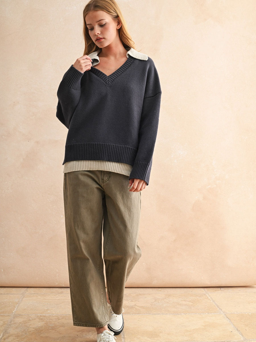 COLOR COMBO V-NECK SWEATER - NAVY SWEATER -