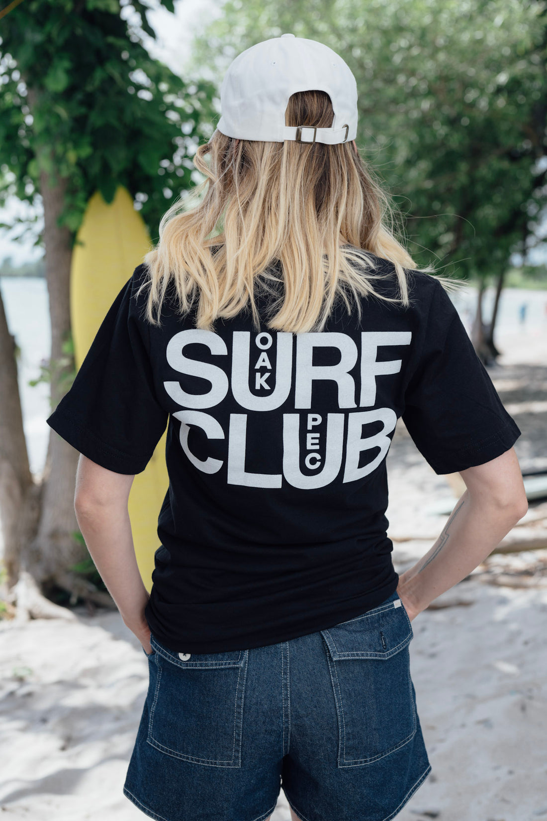 OAK SURF CLUB UNISEX PEC TEE - BLACK